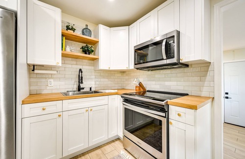 Naples House | Modern Naples Duplex Home ~ 7 Mi to Beach!