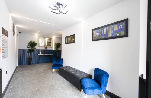 West Finchley Apartment | Modern New 2BR/2BA in Finchley