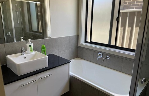 Munno Para House | Modern New 4BR Spacious Peaceful Family Home