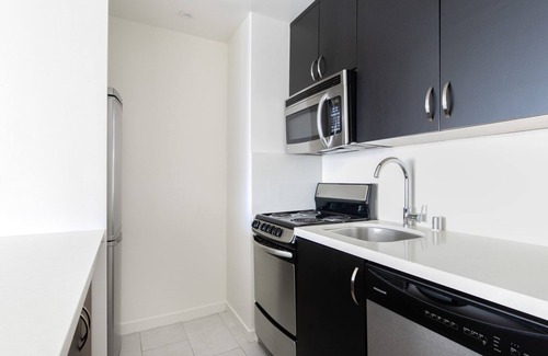 Lower Nob Hill Apartment | Modern Nob Hill 1BR w/Sauna, Gym, Stunning City View, by Blueground