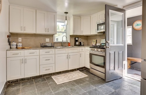 Northfield Cottage | Modern Northfield Cottage w/Yard!