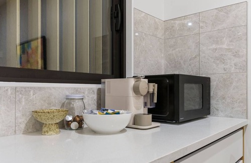 Orewa House | Modern Orewa Delight w Parking just Steps to Beach