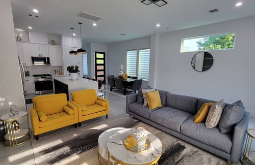 Northside House | Modern Oasis - Charming 3-bedroom 3.5 bath near downtown