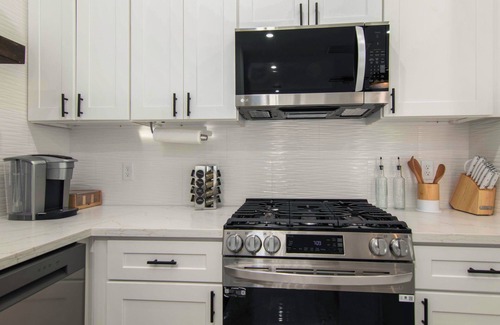 Northside House | Modern Oasis - Charming 3-bedroom 3.5 bath near downtown