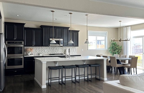 Commerce City House | Modern Oasis/Family Friendly/Hot Tub/Spacious