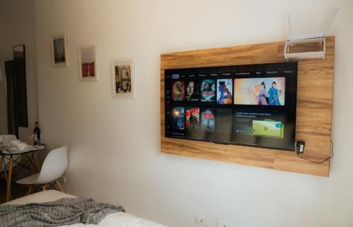 Mandurriao Apartment | Modern Oasis*Heart of City*Fast Wi-Fi/Netflix WFH
