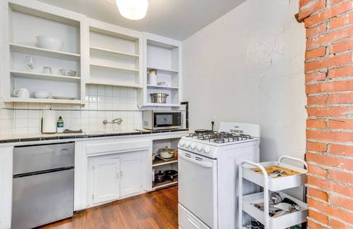 Central Oklahoma City Cottage | Modern OKC Duplex in Plaza: Steps to Shops & Bars!