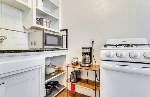 Central Oklahoma City Cottage | Modern OKC Duplex in Plaza: Steps to Shops & Bars!