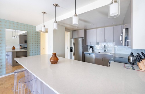 Prudential - St. Botolph Apartment | Modern one-bedroom apartment in central Back Bay,
