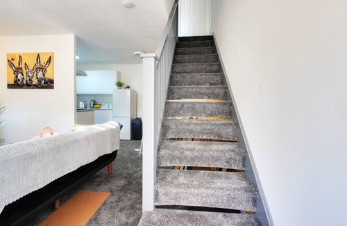 West Hendon House | Modern One Bedroom House, Welsh Harp, NW London