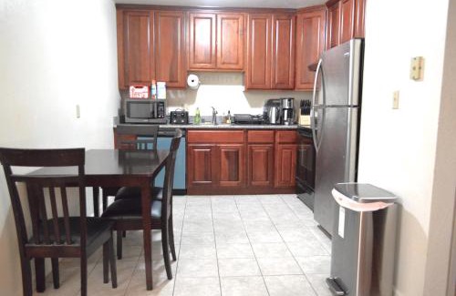 Berkeley Apartment | Modern One Bedroom Unit, Sofa Bed, Adjustable Queen Bed, 75 Inch Smart TV and Indoor Secure Parking