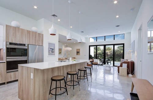 Tropic Palms House | MODERN PALMS — Saltwater Pool, Gym, BBQ Grill, Yoga Area, Board Games