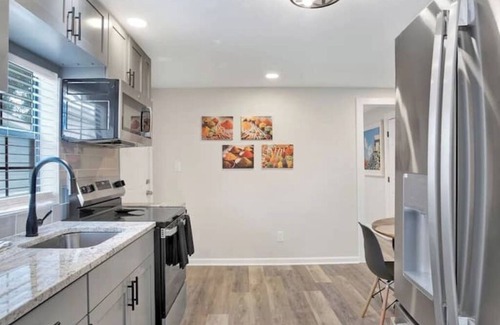 Downtown House | Modern & Peaceful 3BR Home | Near Hospitals, Shops & Downtown