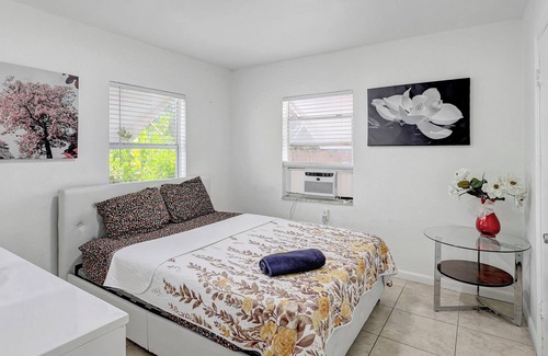 Delray Beach Cottage | MODERN PET FRIENDLY COTTAGE, WALK TO ATLANTIC