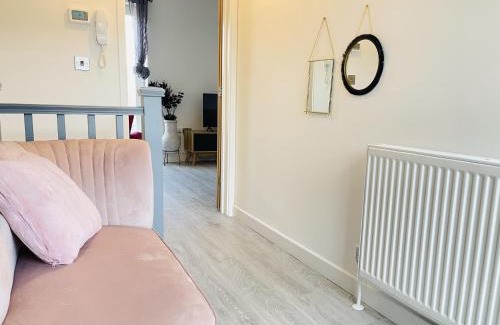 Cambridge Apartment | Modern Pet-Friendly Apartment in Cambridge with Garden & Parking