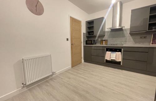 Cambridge Apartment | Modern Pet-Friendly Apartment in Cambridge with Garden & Parking