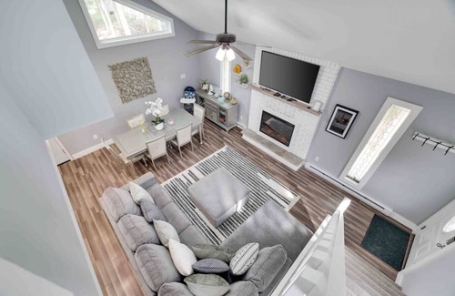 Tobyhanna House | Modern Poconos Central Cozy 5BR Home - Game Room