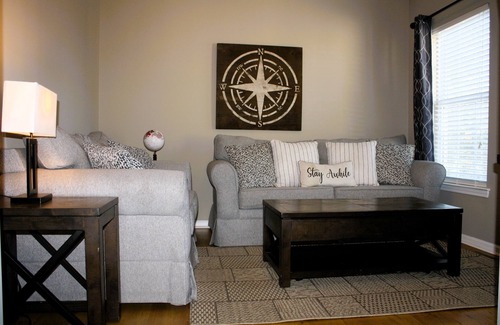Pocono Pines House | Modern Poconos Retreat - 10.5 miles from Skiing. Spacious & family friendly
