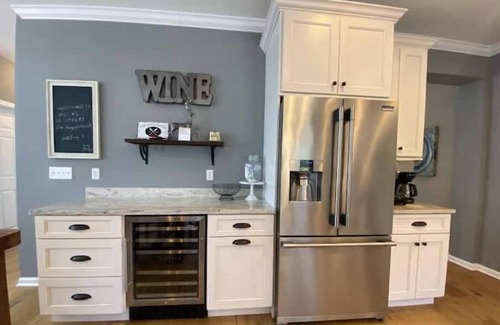 Pocono Pines House | Modern Poconos Retreat - 10.5 miles from Skiing. Spacious & family friendly