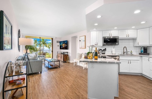 Kihei Condo | Modern & Polished Oceanfront Vistas