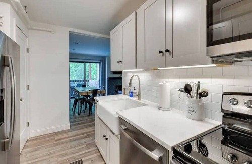 Stowe Area Condo | Modern pristine space in perfect Stowe location