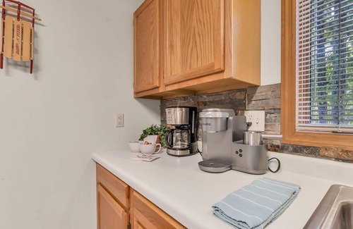 Beech Mountain House | Modern, Private, Quiet, Long Range Views Cabin, Walk to Beech Mountain Club