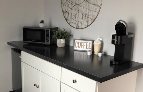 North Muskegon Apartment | Modern Private Queen Studio Near Downtown Muskegon - Room #5