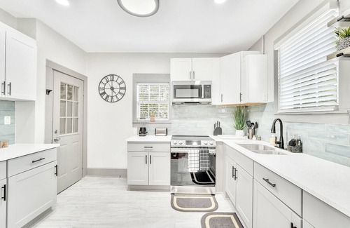 Feiler Park - Hussars Terrace - Dittmerville House | Modern & Private Savannah Retreat Near Riverfront!