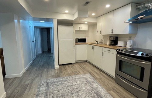 Kingston House | Modern & Quiet 2BR | Close to Queen’s & Downtown