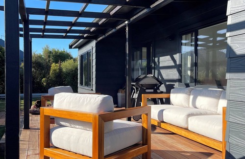 Wanaka Cottage | Modern quiet cottage close to lake - Situated in quaint old Wanaka