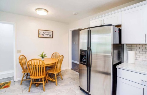 East Rochester House | 💫Modern & Quiet Suburban Ranch Mins to Dtwn/Stores
