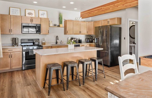 Red Lodge Cabin | Modern Red Lodge Cabin - Walk to Broadway Ave