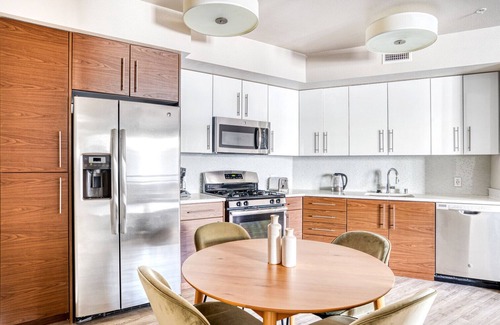 Centennial Apartment | Modern Redwood City 2BR w/Gym, Parking, walk to Caltrain, by Blueground