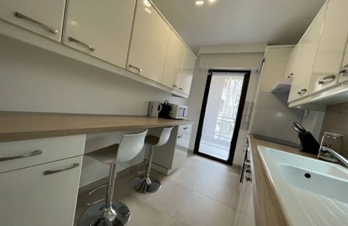 Le Cannet Apartment | Modern renovated 2-bedroom apartment in a quiet area, 3km from La Croisette and from the air-conditioned beaches