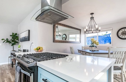 Talmadge House | Modern Renovated 4BR Estate Mins to Beach/Airport