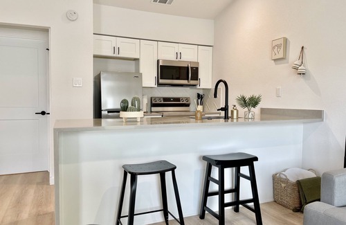 Barton Hills Condo | Modern Renovated Condo - Walk to Zilker/Barton Springs