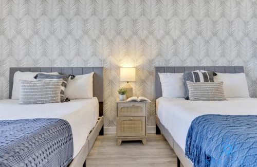 Hallandale Beach Hotel | Modern Resort Apartment with Balcony Pool Gym