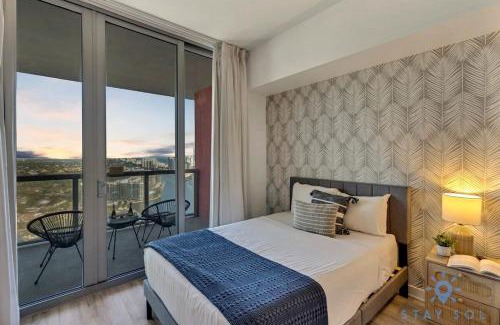 Hallandale Beach Hotel | Modern Resort Apartment with Balcony Pool Gym