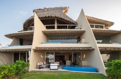 Troncones Villa | Modern retreat villa by the sea