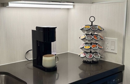 Lyon Street Apartment | Modern Retreat 10 Min from Disneyland W/Pool&Gym