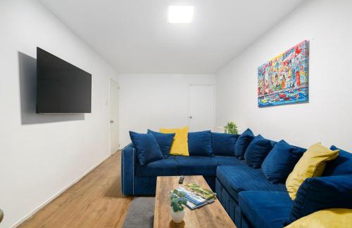 Vassall House | Modern Retreat - 3 Beds - Parking - Wifi - 15 mins to tube