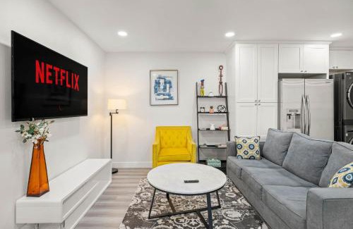 Altadena Apartment | Modern Retreat Apartment Parking w Laundry #1