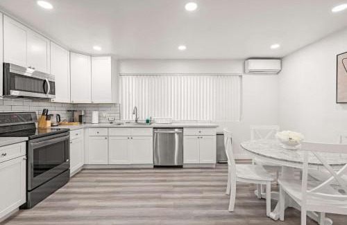 Altadena Apartment | Modern Retreat Apartment Parking w Laundry #1