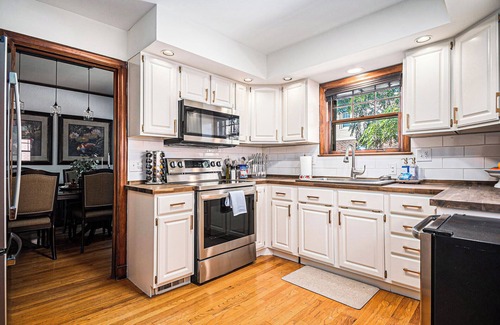 Morton Meadows House | Modern Retreat! Games, BBQ Grill, Close to Downtown!