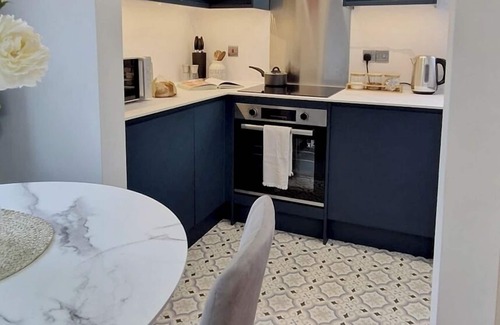 Lancaster Apartment | Modern Retreat in the Heart of Lancaster with Free Parking