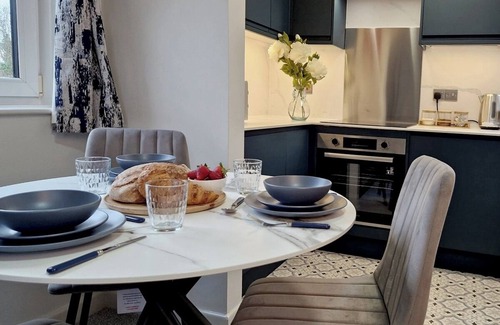 Lancaster Apartment | Modern Retreat in the Heart of Lancaster with Free Parking