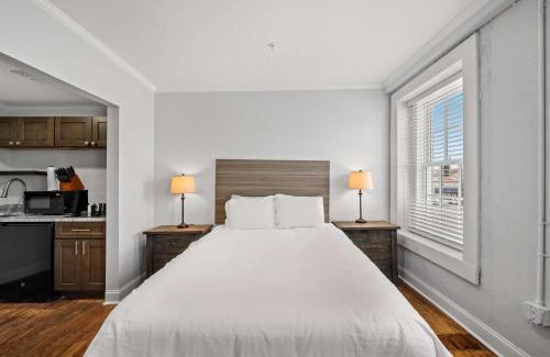 Conway House | Modern Retreat in the Heart of Conway