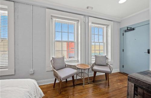 Conway House | Modern Retreat in the Heart of Conway