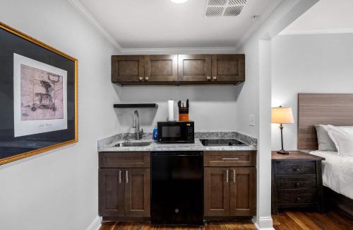 Conway House | Modern Retreat in the Heart of Conway