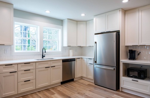 Durham House | Modern Retreat w/King Bed –3 BR Near Duke DT